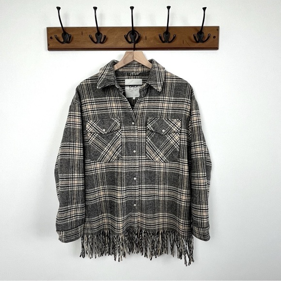 Only Checked Shacket with Pearl Snaps and Fringe. Heavyweight. Grey. Medium - Picture 2 of 9
